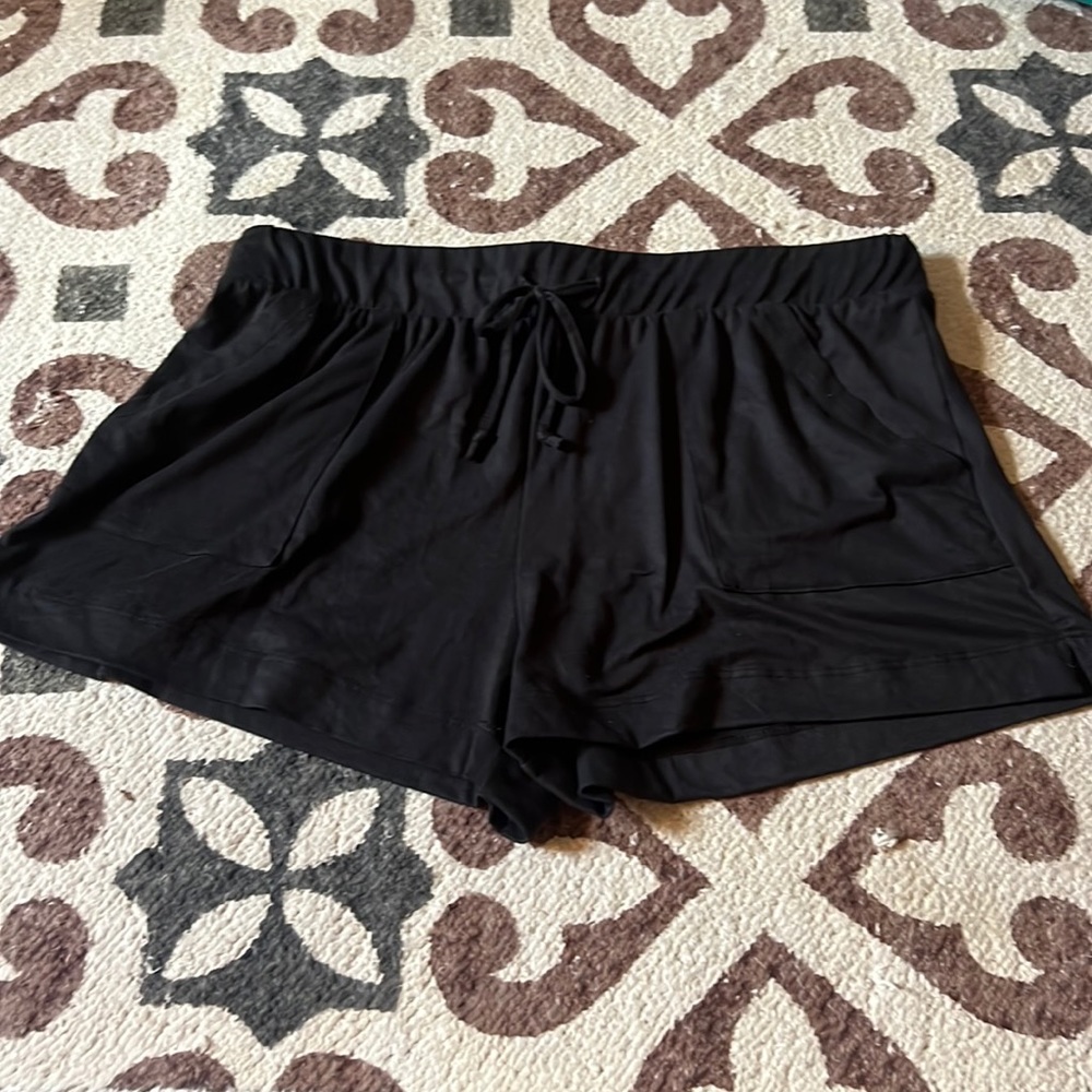Wandering Dreams black shorts size large!